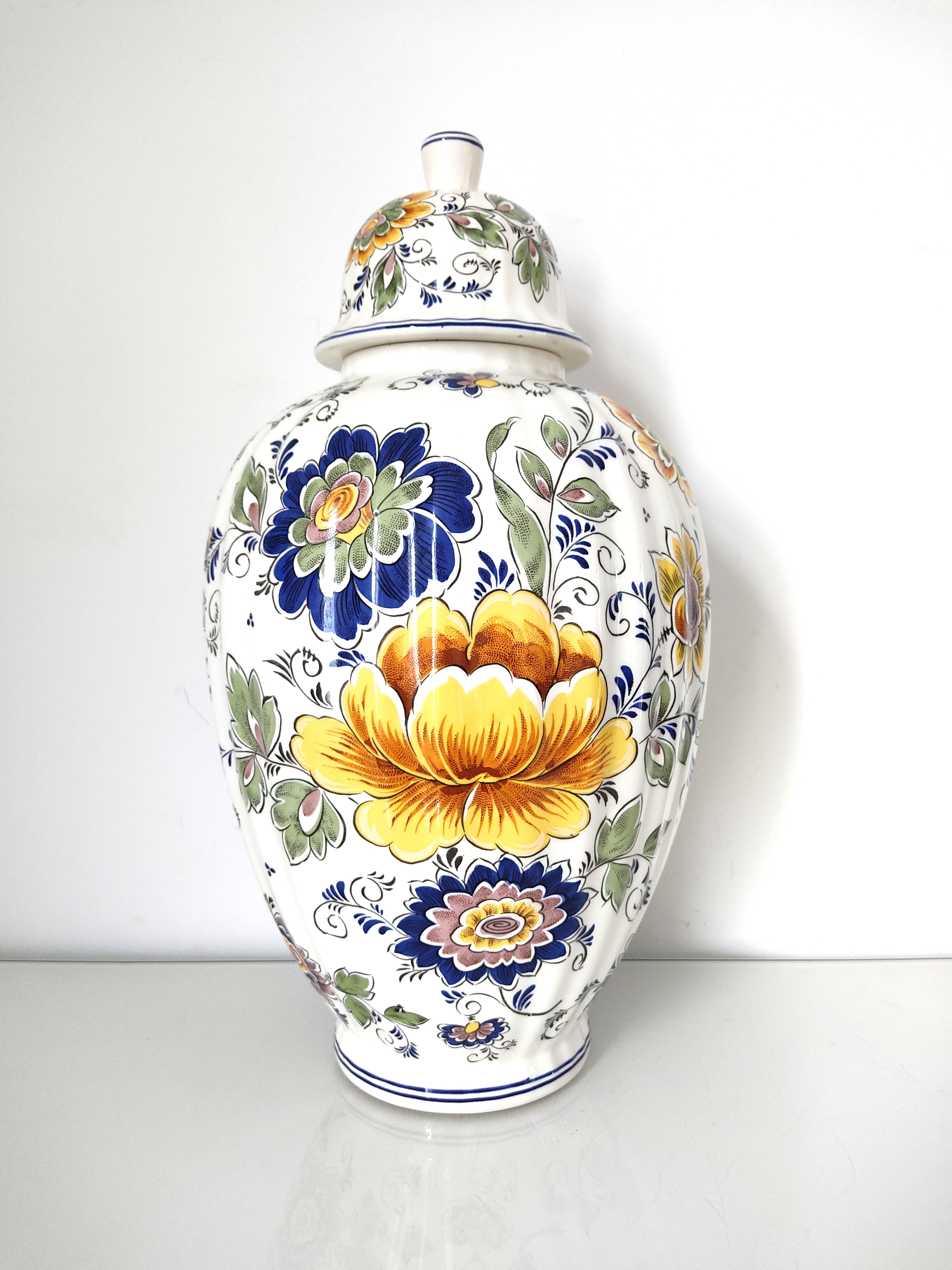 FG Ceramiche artistiche - Covered vase - Earthenware Italy - 1945-1978